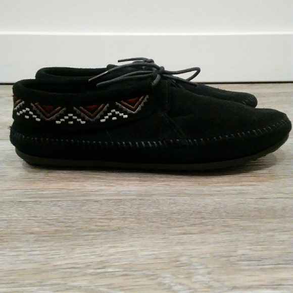Minnetonka Moccasins Black Size 8 - Picture 1 of 7